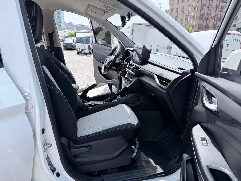 Wuling Hongguang S3 — фото 15