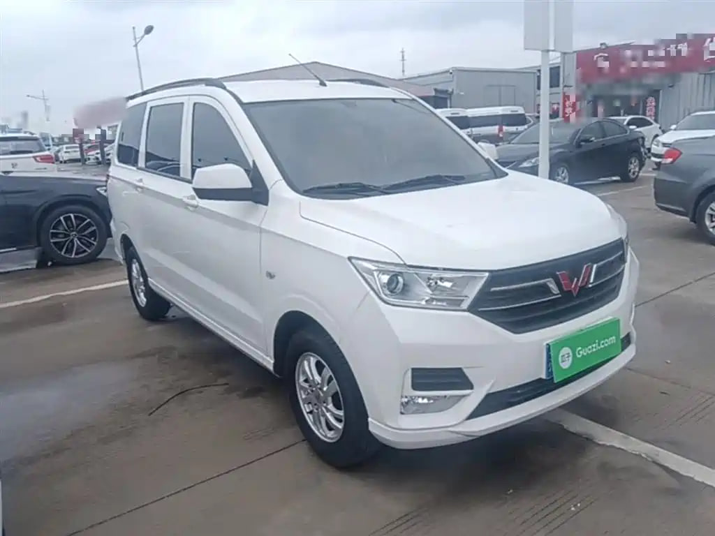 Wuling Hongguang — фото 4