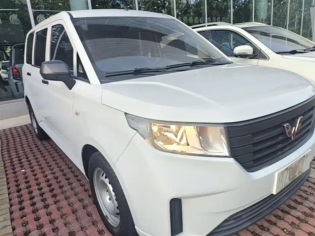 Wuling Hongguang Plus — фото 4