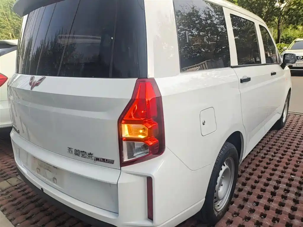Wuling Hongguang Plus — фото 6