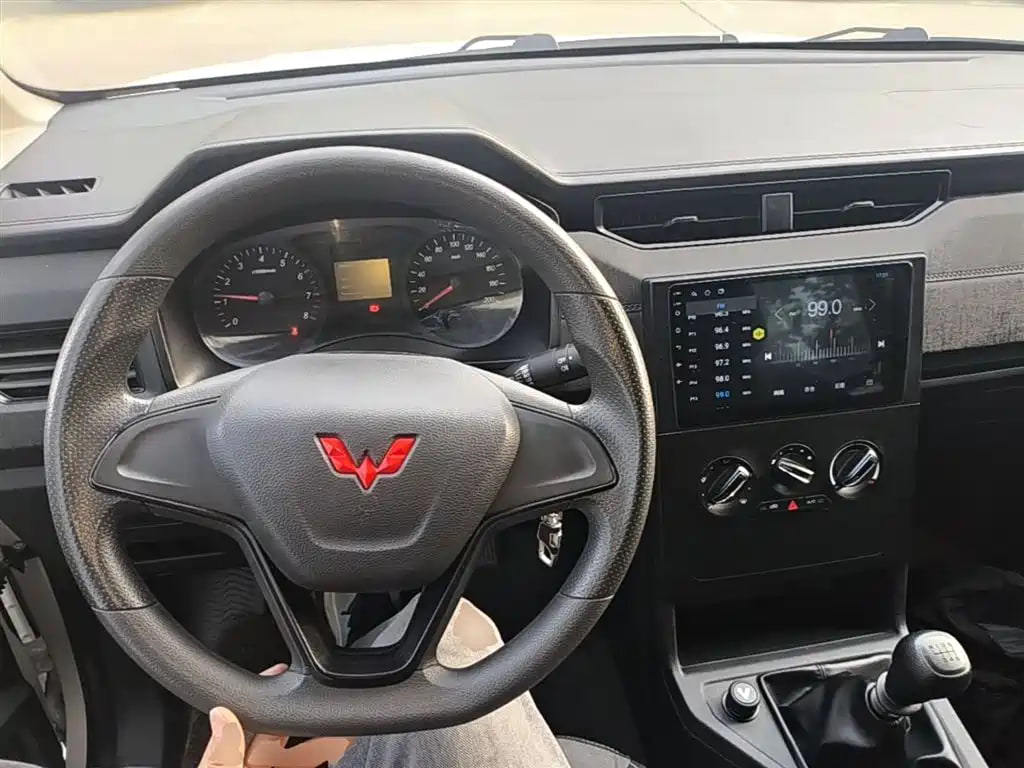 Wuling Hongguang Plus — фото 12