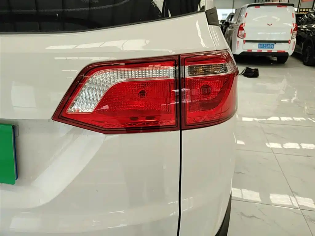 Wuling Hongguang S3 — фото 15