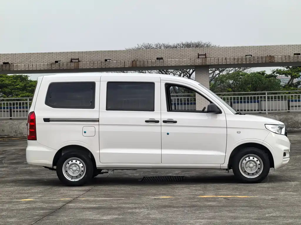 Wuling Hong Guang V — фото 3