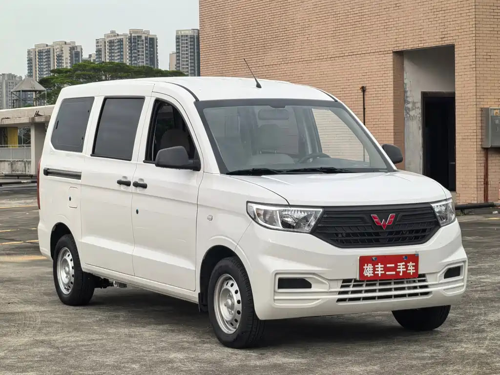 Wuling Hong Guang V — фото 6