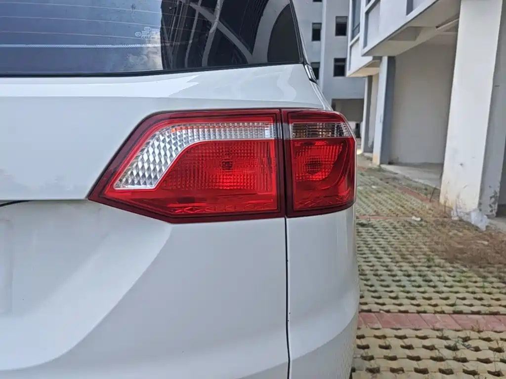 Wuling Hongguang S3 — фото 14