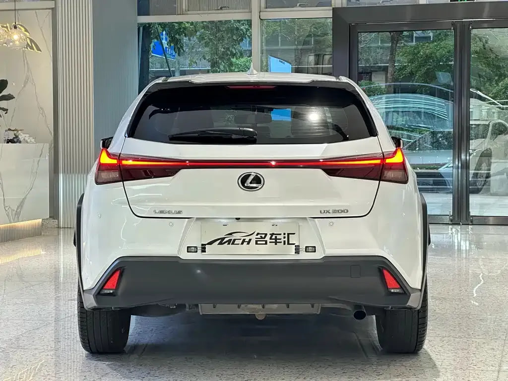 Lexus UX — фото 2