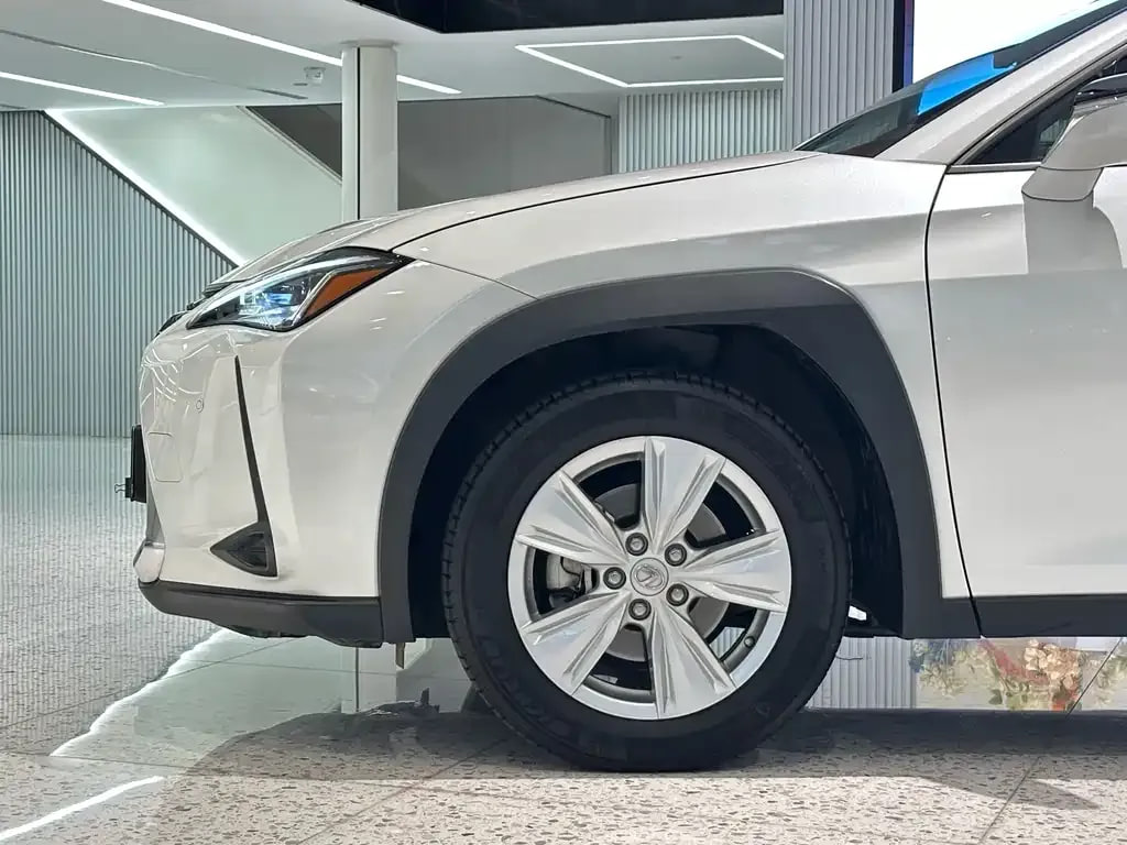 Lexus UX — фото 3