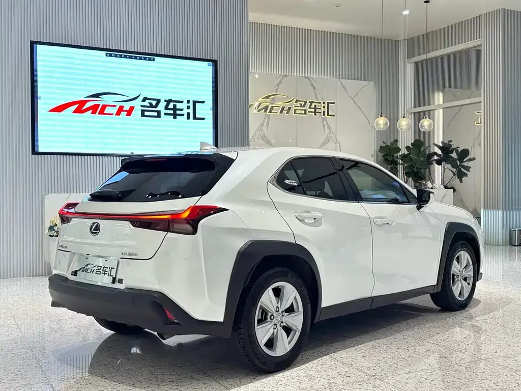 Lexus UX — фото 4