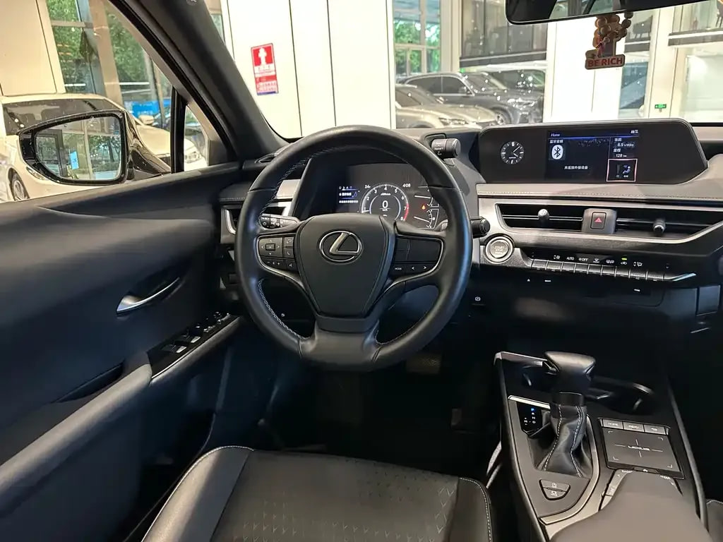 Lexus UX — фото 7
