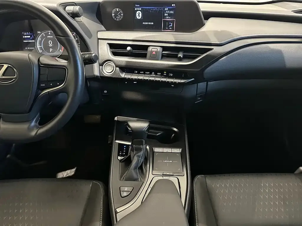 Lexus UX — фото 11