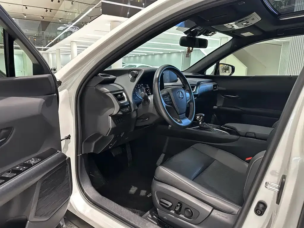 Lexus UX — фото 13