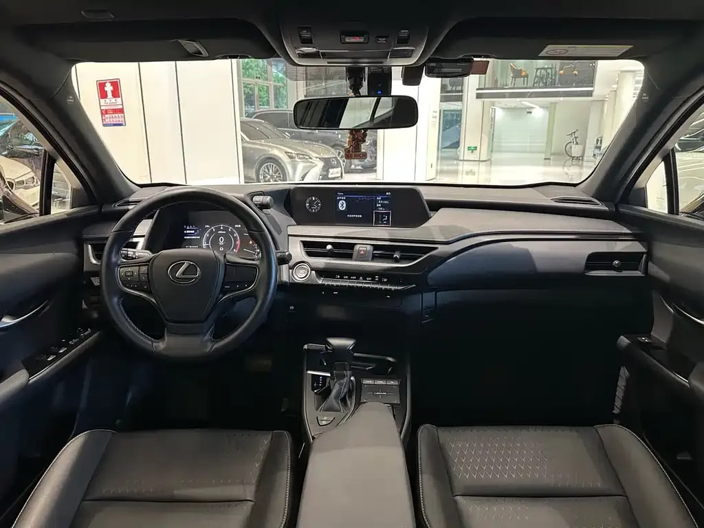 Lexus UX — фото 15