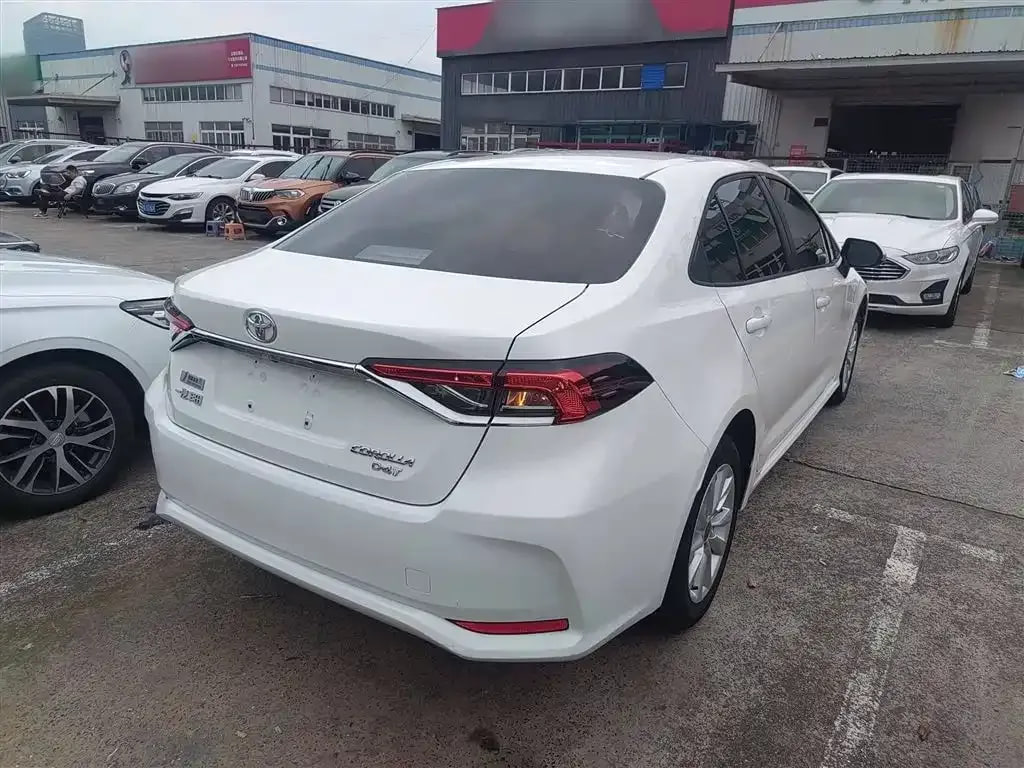 Toyota Corolla — фото 9
