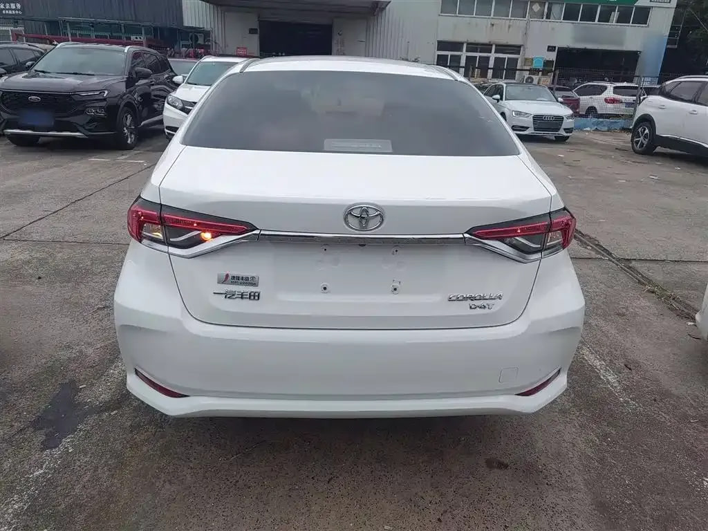 Toyota Corolla — фото 12