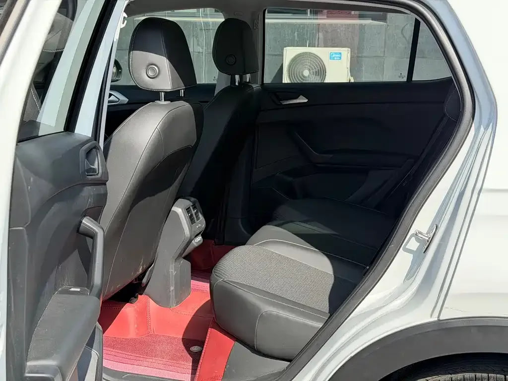 Volkswagen T-ROC — фото 14