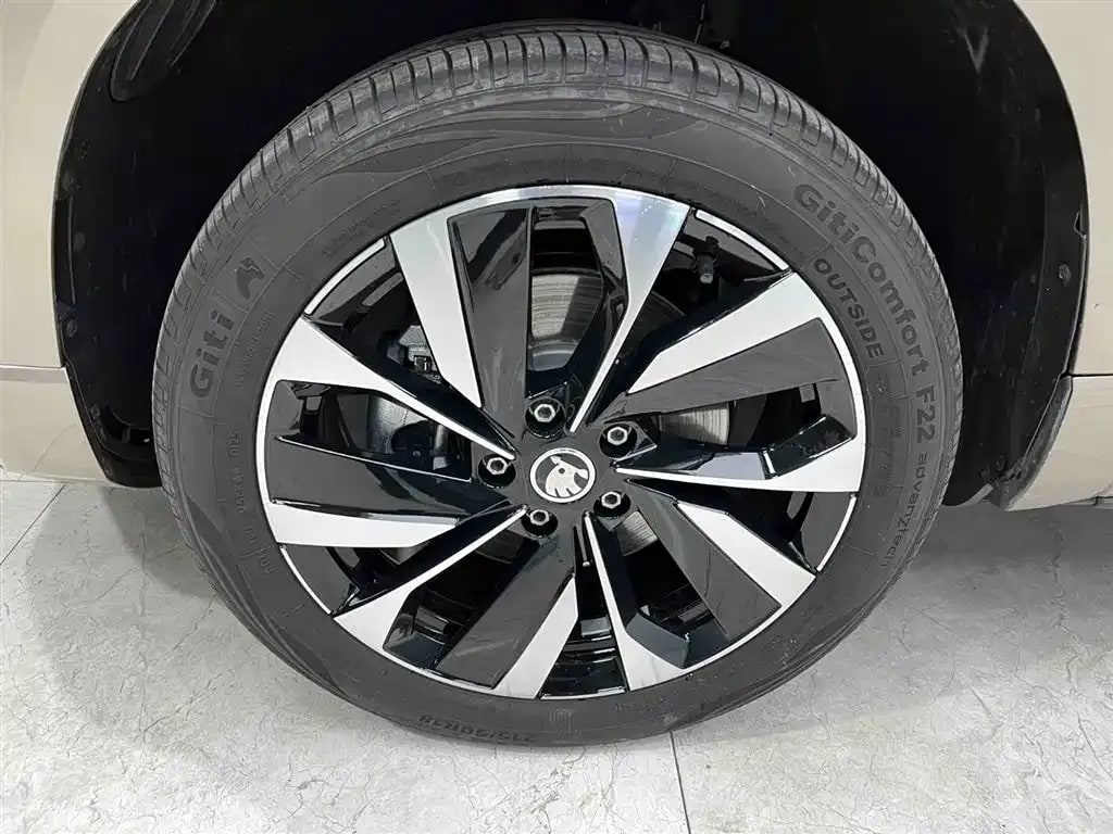 Skoda Karoq — фото 11