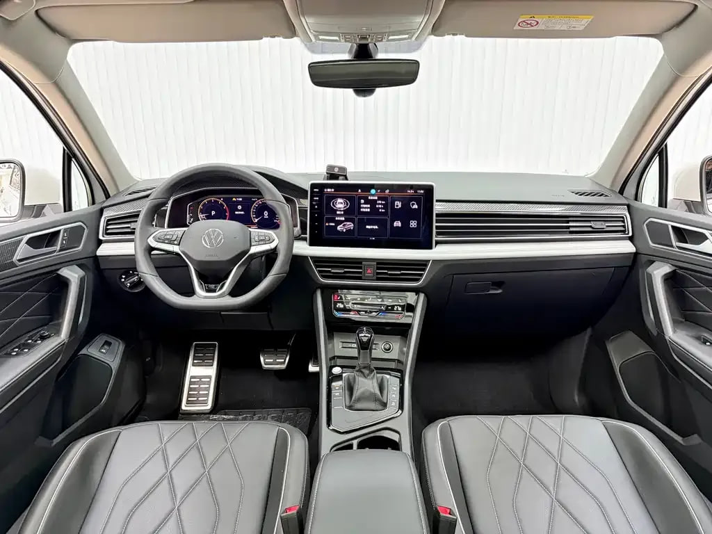Volkswagen Tiguan L — фото 6