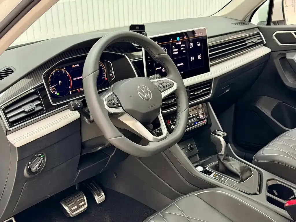 Volkswagen Tiguan L — фото 7
