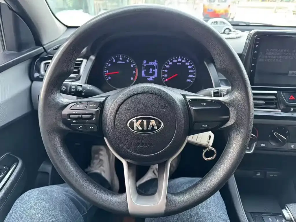 Kia Forte — фото 10