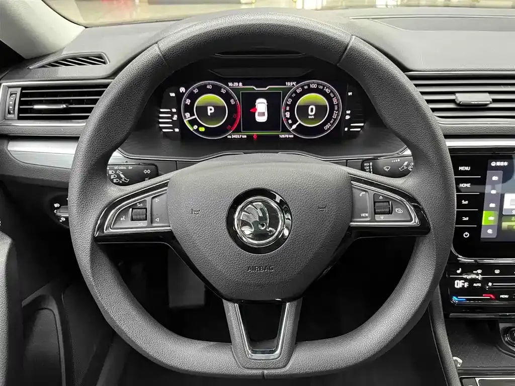 Skoda Superb — фото 6
