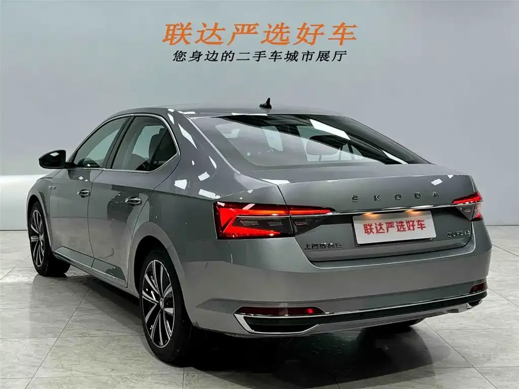 Skoda Superb — фото 9