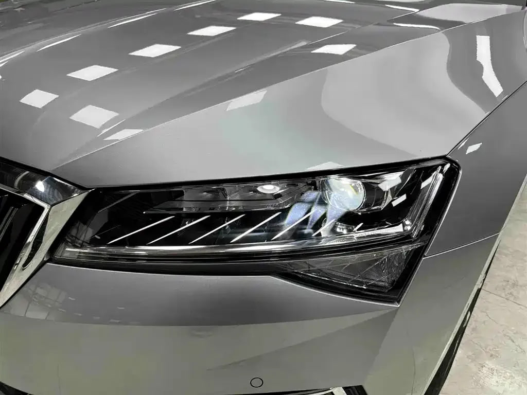 Skoda Superb — фото 10