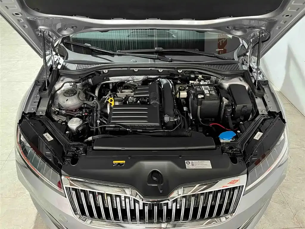 Skoda Superb — фото 11