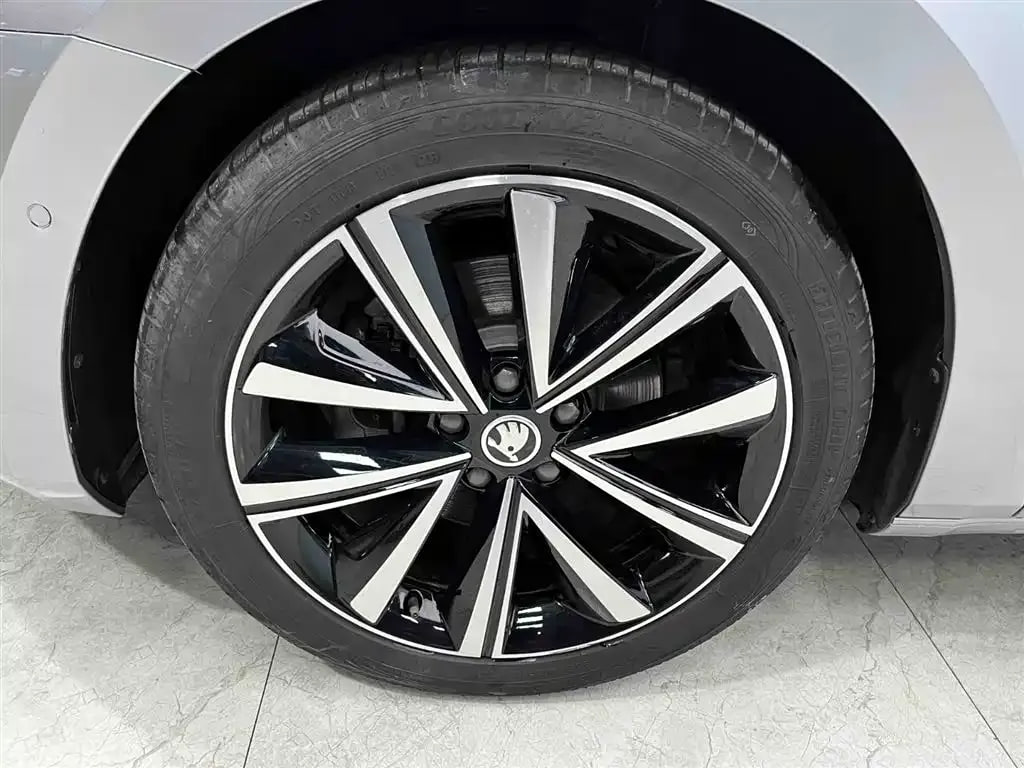 Skoda Superb — фото 13