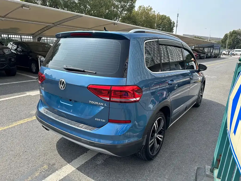 Volkswagen Touran — фото 14