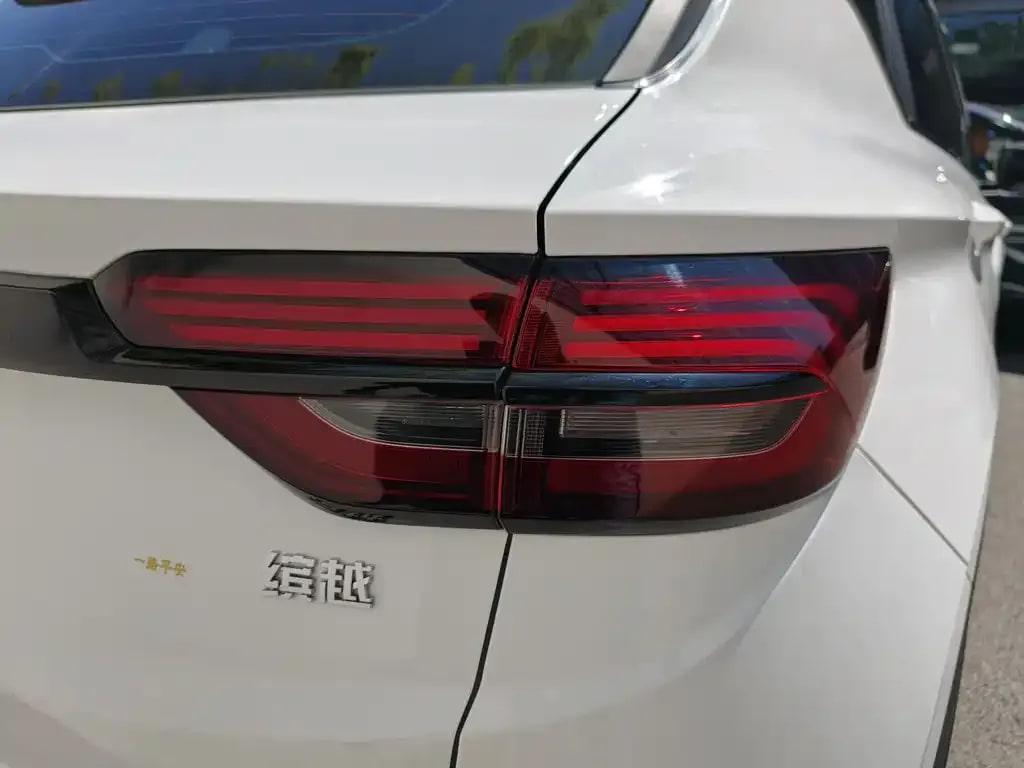 Geely Coolray — фото 12