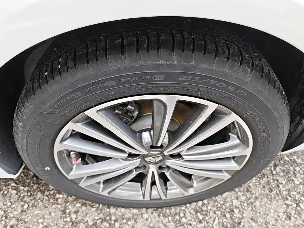 Roewe i6 Classic — фото 11