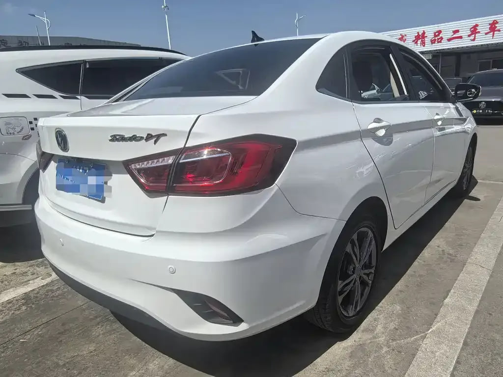 Changan Eado DT — фото 2