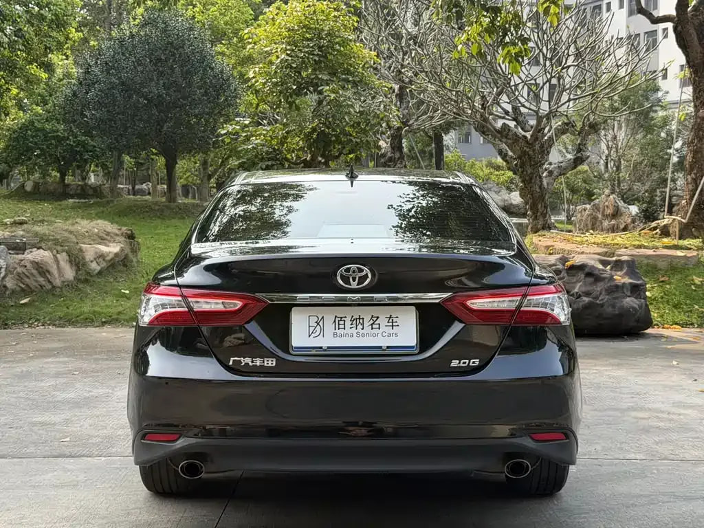 Toyota Camry — фото 2