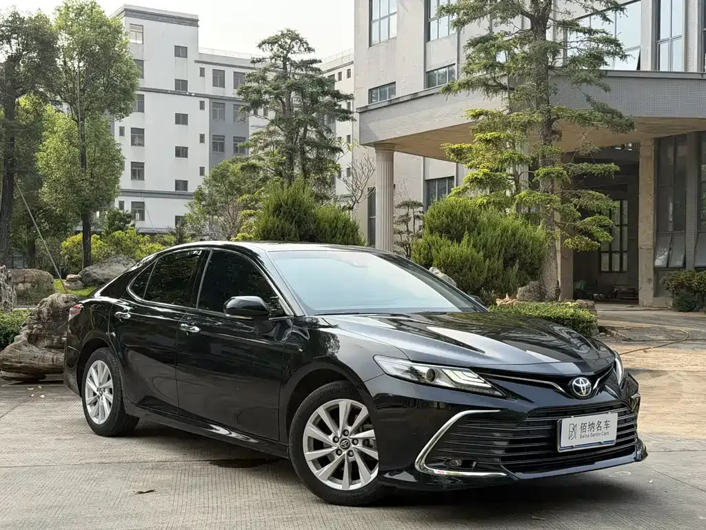 Toyota Camry — фото 3