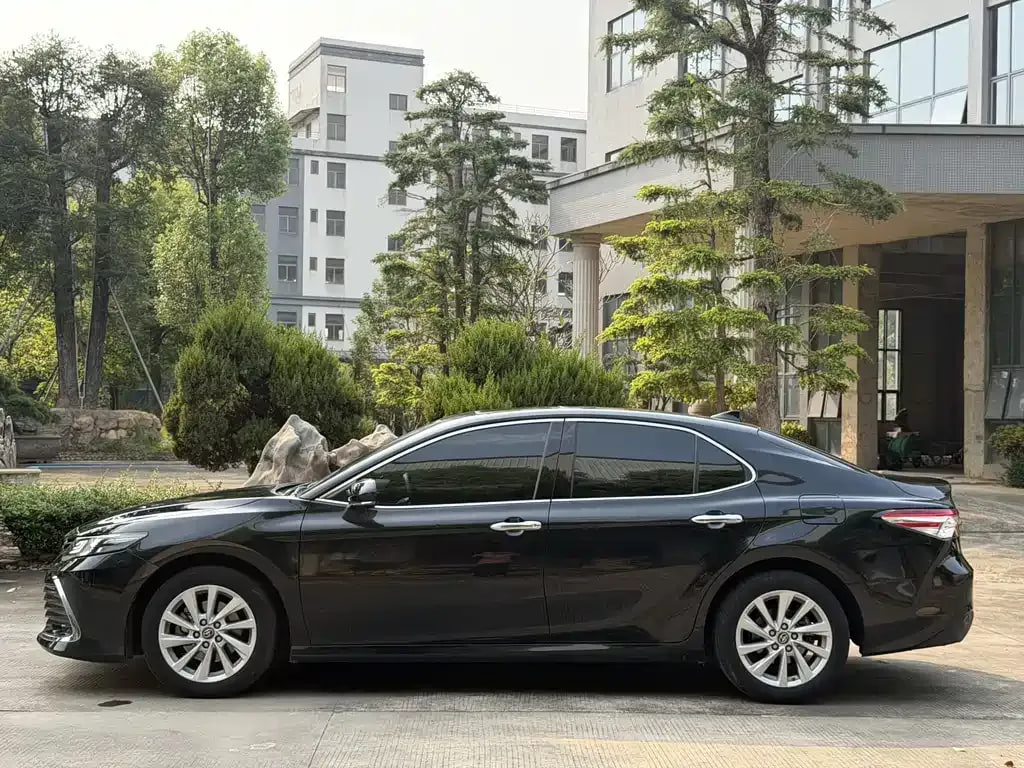 Toyota Camry — фото 4