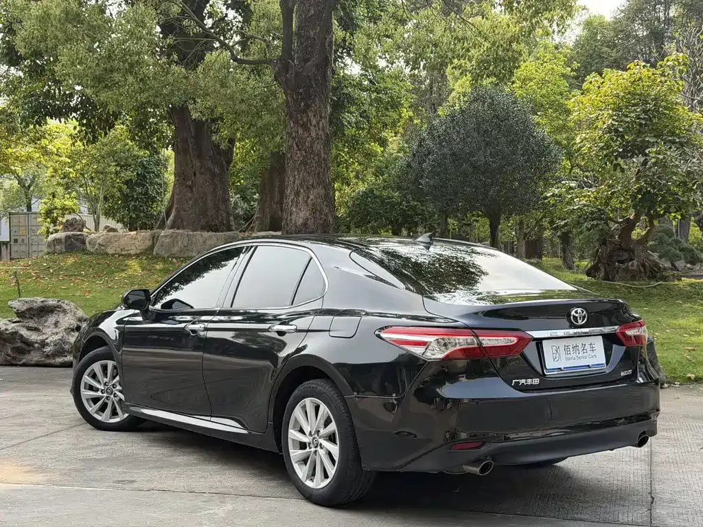 Toyota Camry — фото 5