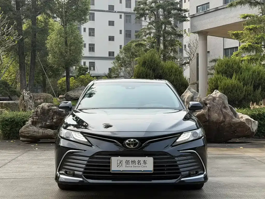 Toyota Camry — фото 7