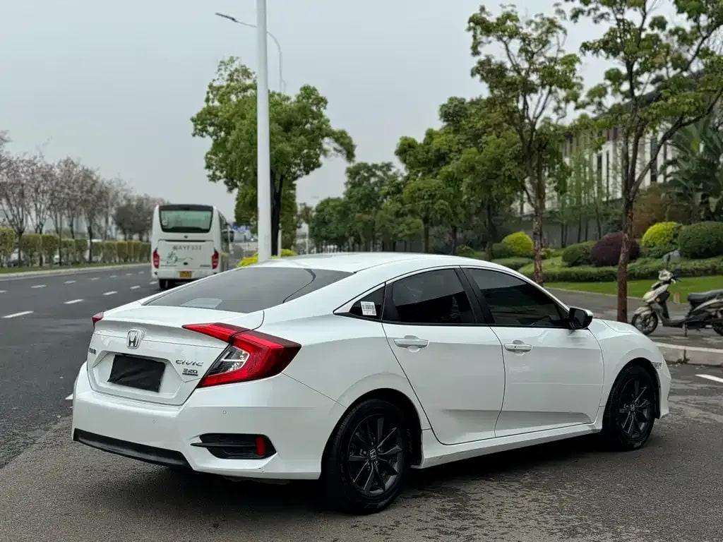Honda Civic — фото 12