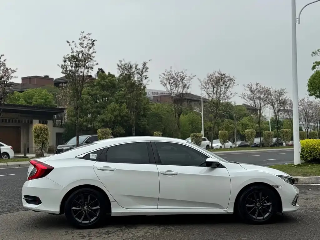 Honda Civic — фото 14