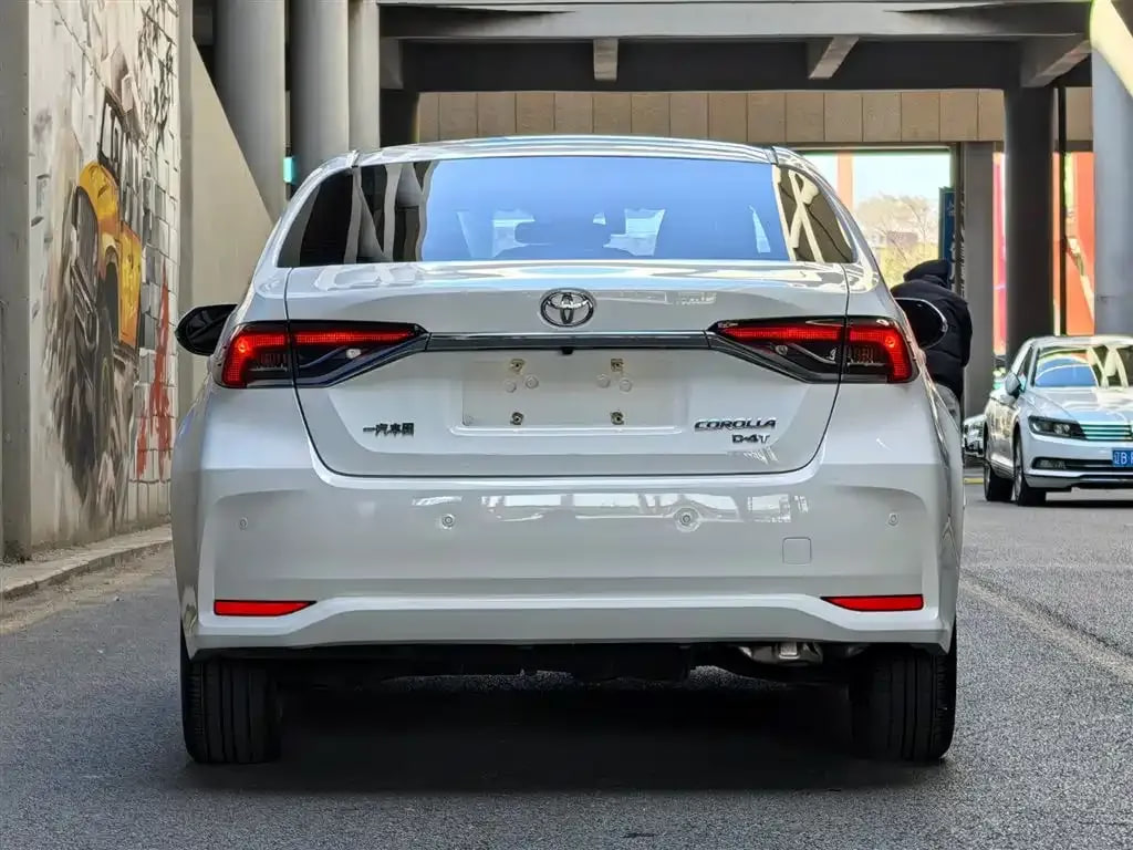 Toyota Corolla — фото 2