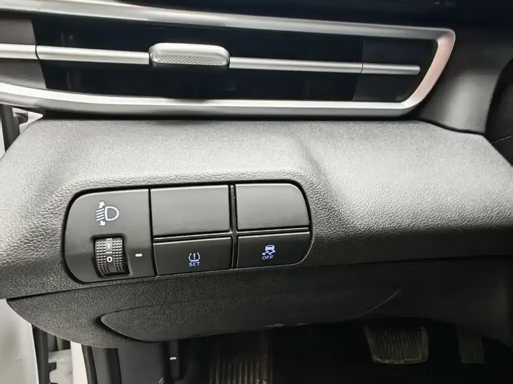 Hyundai Elantra — фото 12