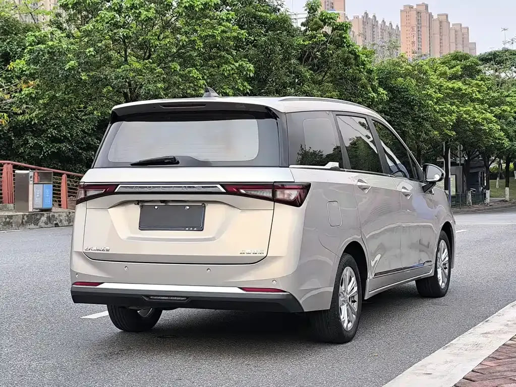 Wuling Jiachen — фото 3