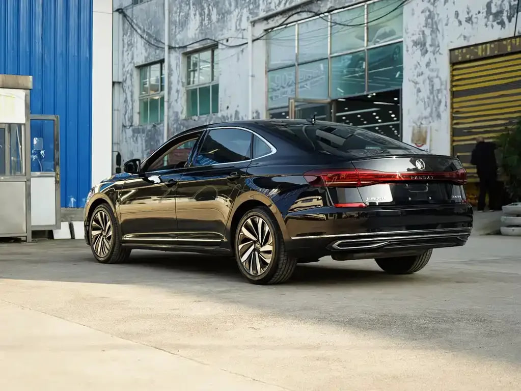 Volkswagen Passat — фото 11