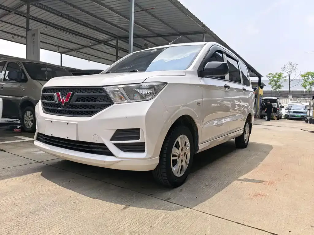 Wuling Hongguang — фото 15
