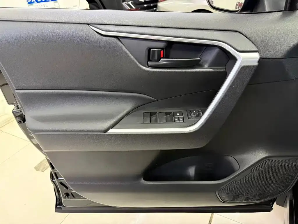 Toyota Wildlander — фото 11