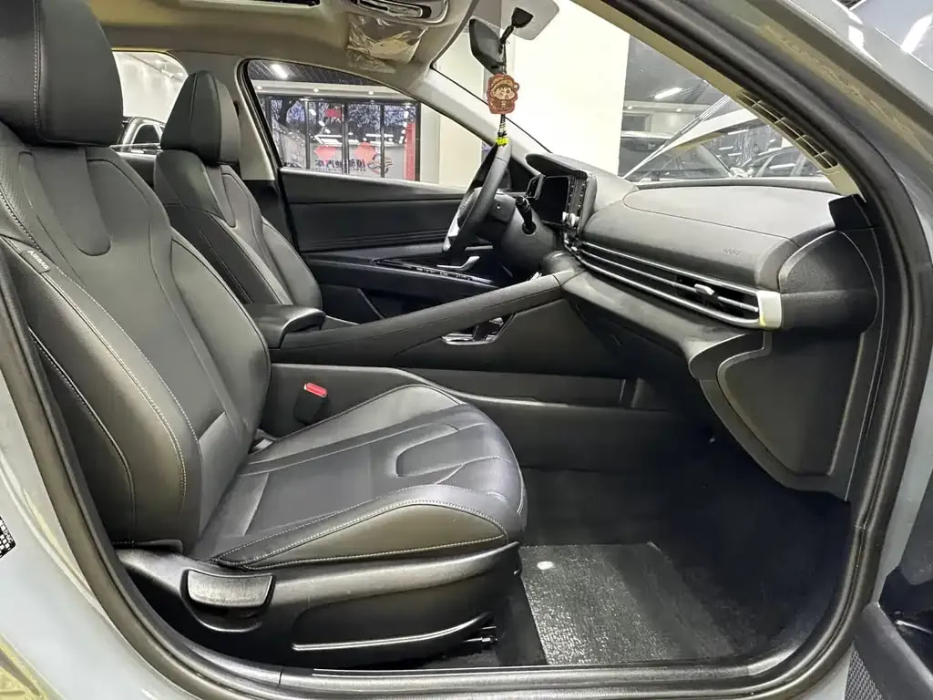 Hyundai Elantra — фото 11