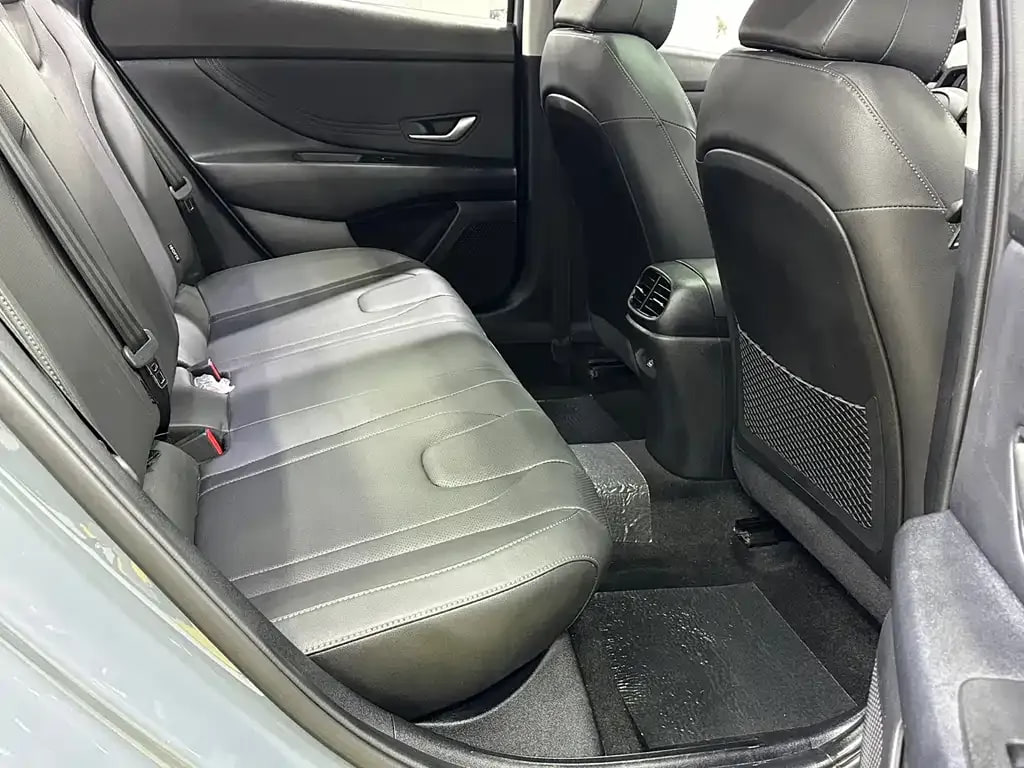 Hyundai Elantra — фото 12