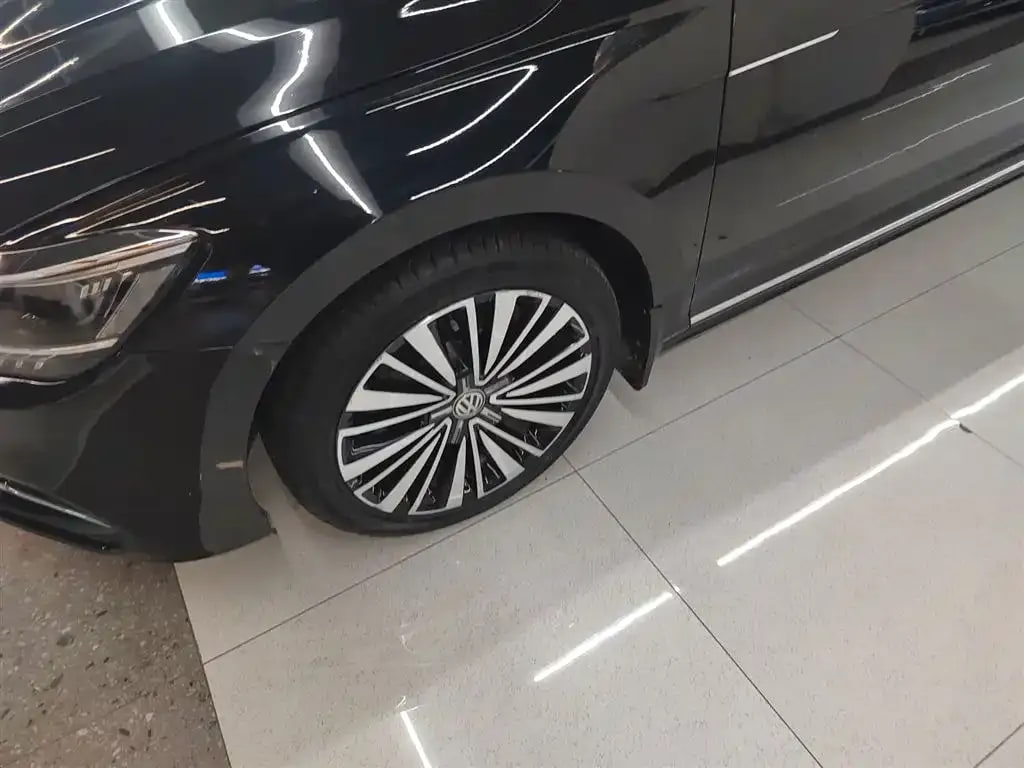 Volkswagen Passat — фото 13