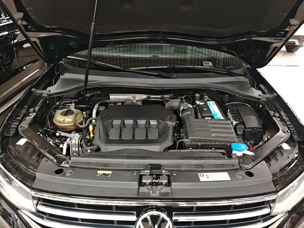 Volkswagen Tiguan L — фото 10