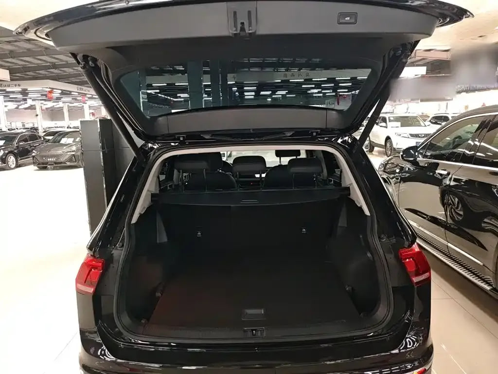 Volkswagen Tiguan L — фото 11